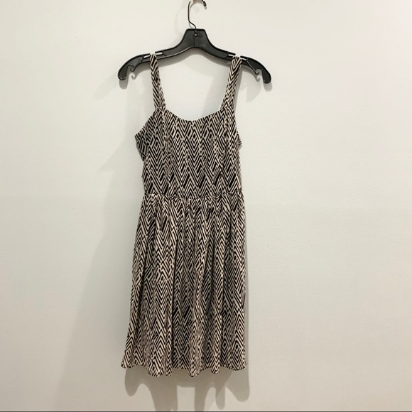 Forever 21 Dresses & Skirts - Black and Off-White Patterned Dress